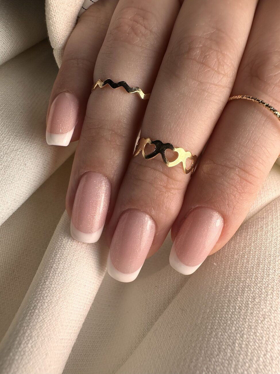 Naturalny manicure w odcieniu nude